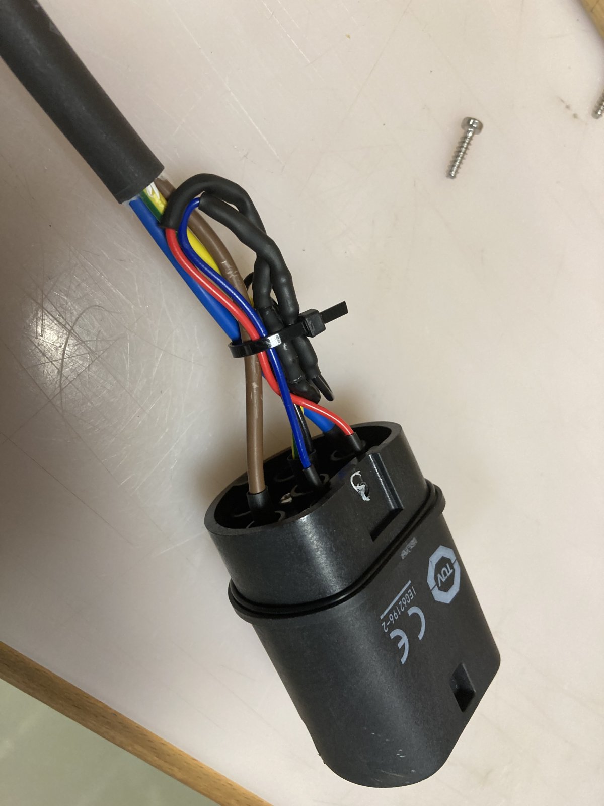 Adapter Typ 2 Stecker auf Schuko Kupplung mit Schlüsselschalter, RATIO  Welt