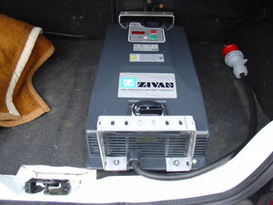 Zivan NG9 Batterlader,Industrielader im Moment für E-Auto PSA120Volt Programiert